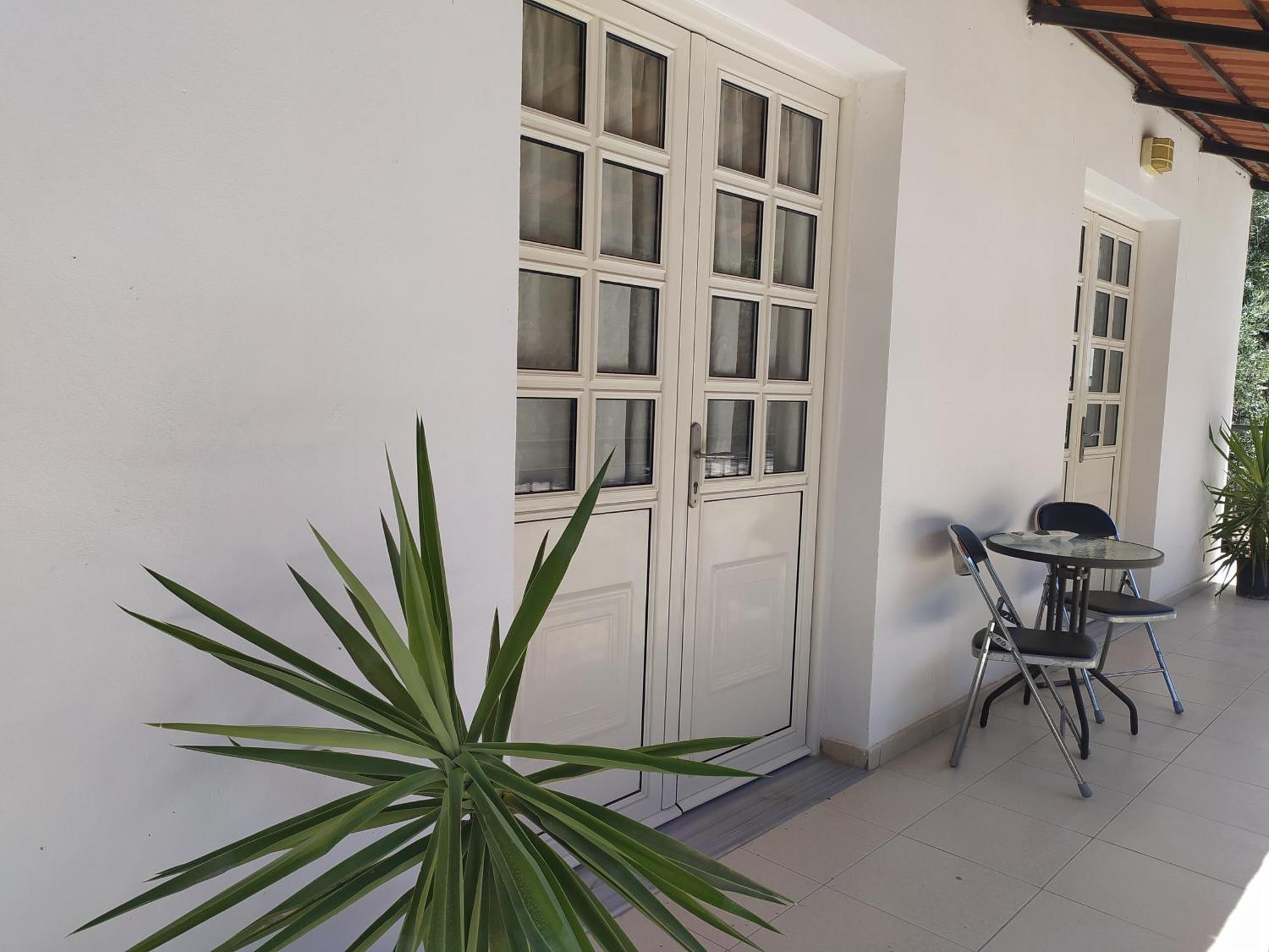 Retzos Rooms Himare Eksteriør bilde